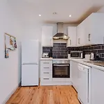 Host & Stay - Liberty Place